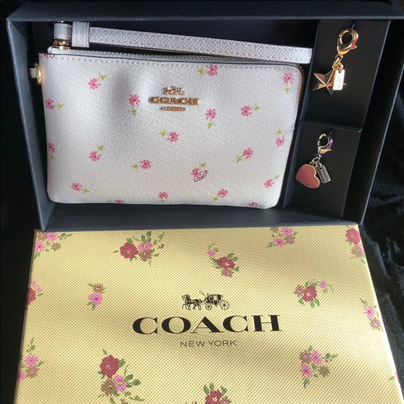 COACH Boxed Corner Zip With Charms JUST IN - Picture 2 of 8